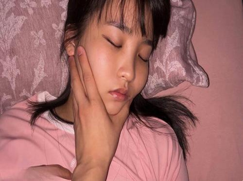 半夜偷偷溜進去強姦他最好的朋友