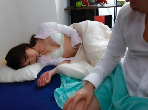 Secrètement amoureux de la secrétaire aux gros seins
